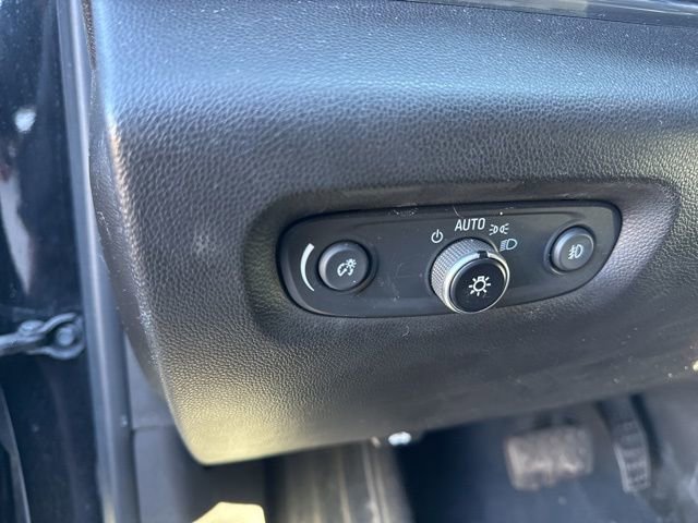 Used 2021 Chevrolet Traverse LT w/ LT Premium Package image 21