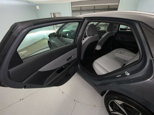 Used 2023 Hyundai Elantra Limited FWD image 23