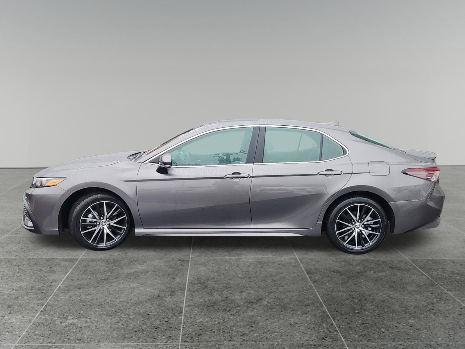 Certified 2024 Toyota Camry SE w/ Convenience Package image 4