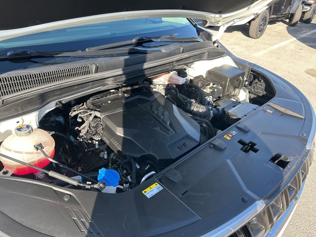 Used 2023 Kia Carnival EX image 18