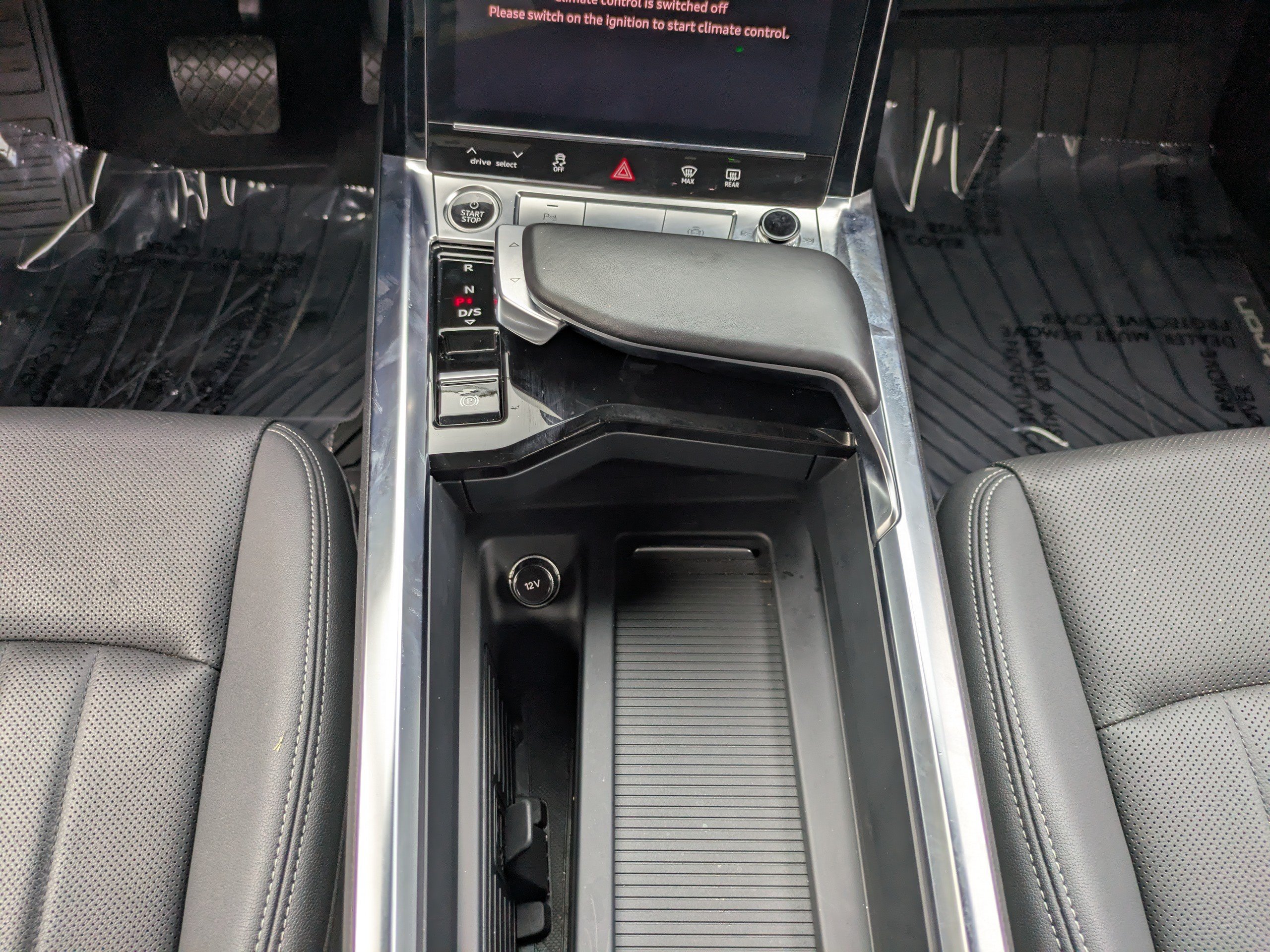 Used 2023 Audi e-tron Premium Plus w/ Premium Plus Package AWD/4WD image 18