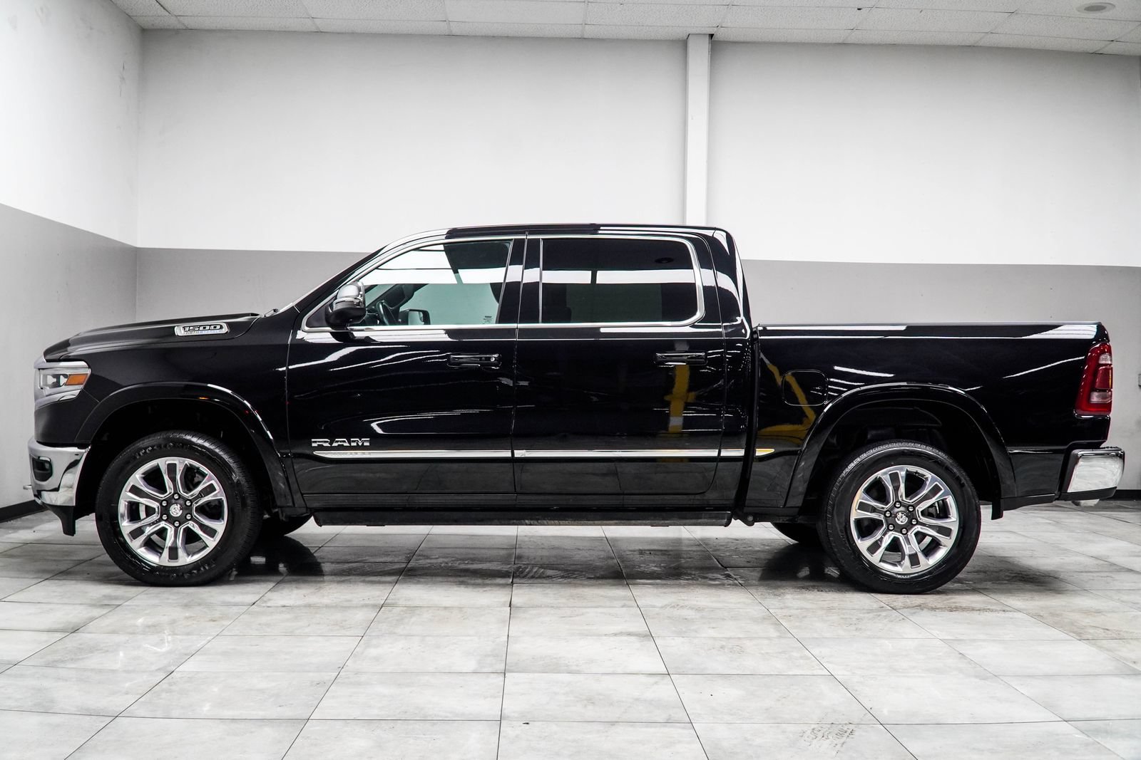 Used 2023 RAM 1500 Limited AWD/4WD image 8