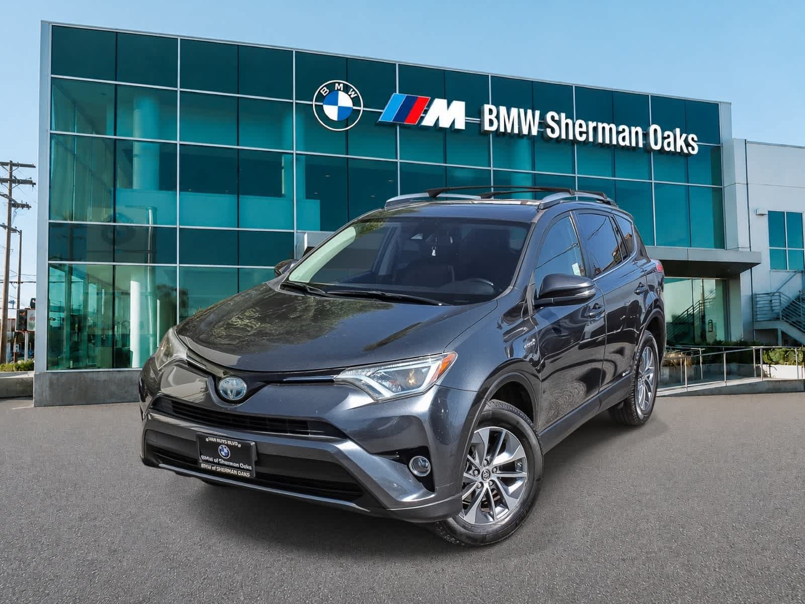 Used 2017 Toyota RAV4 XLE w/ Carpet Mat Package AWD/4WD image 2
