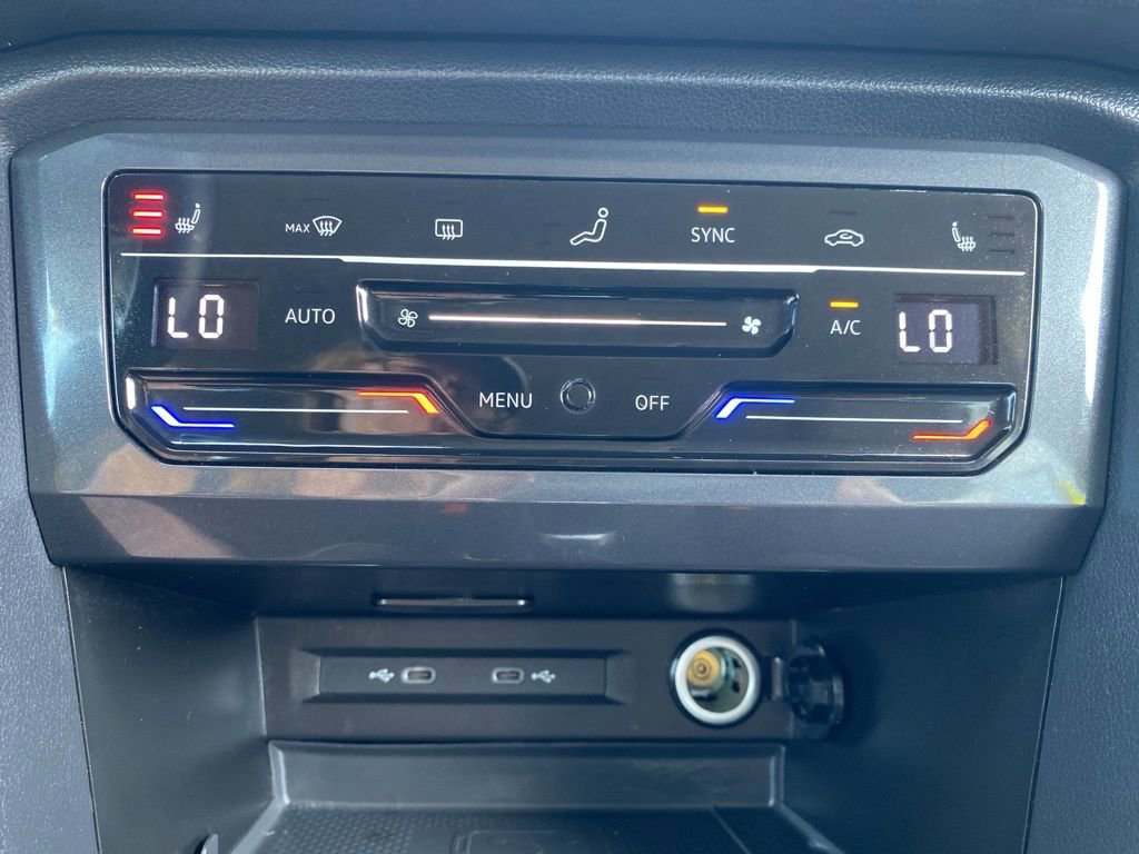 Used 2024 Volkswagen Tiguan SE image 38