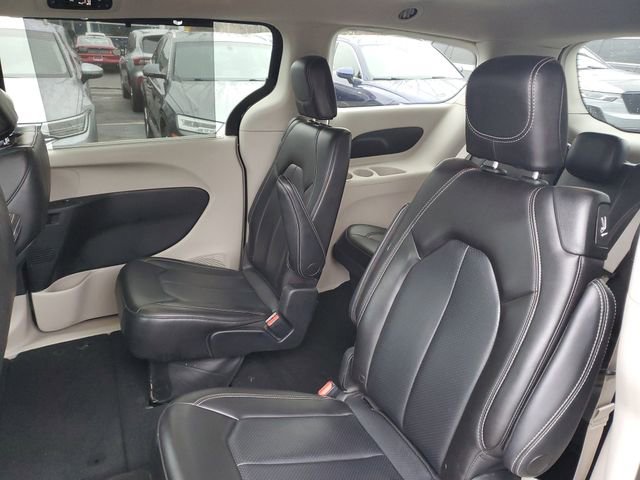 Used 2023 Chrysler Pacifica Touring-L FWD image 27