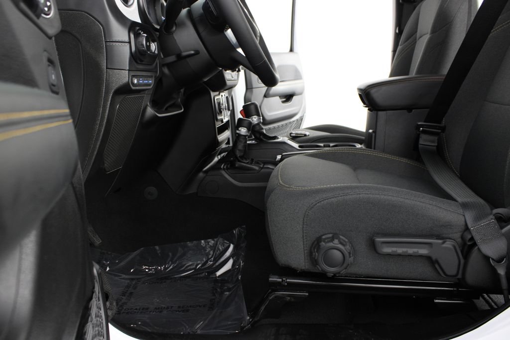 Used 2025 Jeep Wrangler Unlimited Sahara w/ Safety Group AWD/4WD image 16
