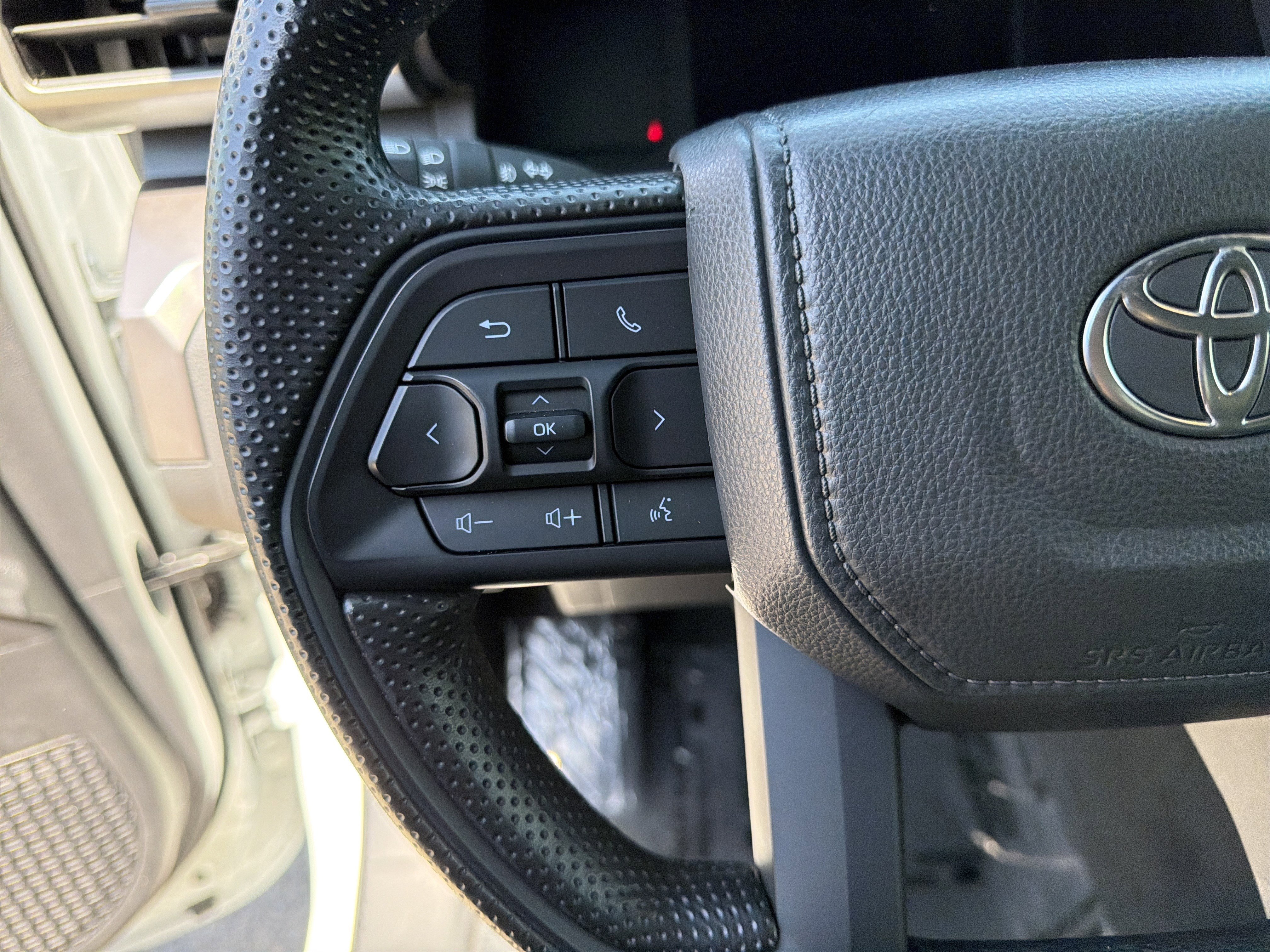 Used 2025 Toyota Tacoma SR5 AWD/4WD image 24