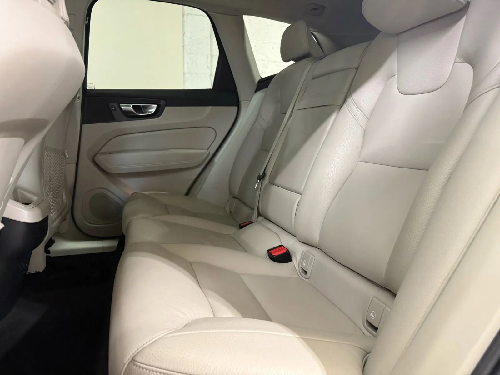 Used 2021 Volvo XC60 T5 Momentum AWD/4WD image 13