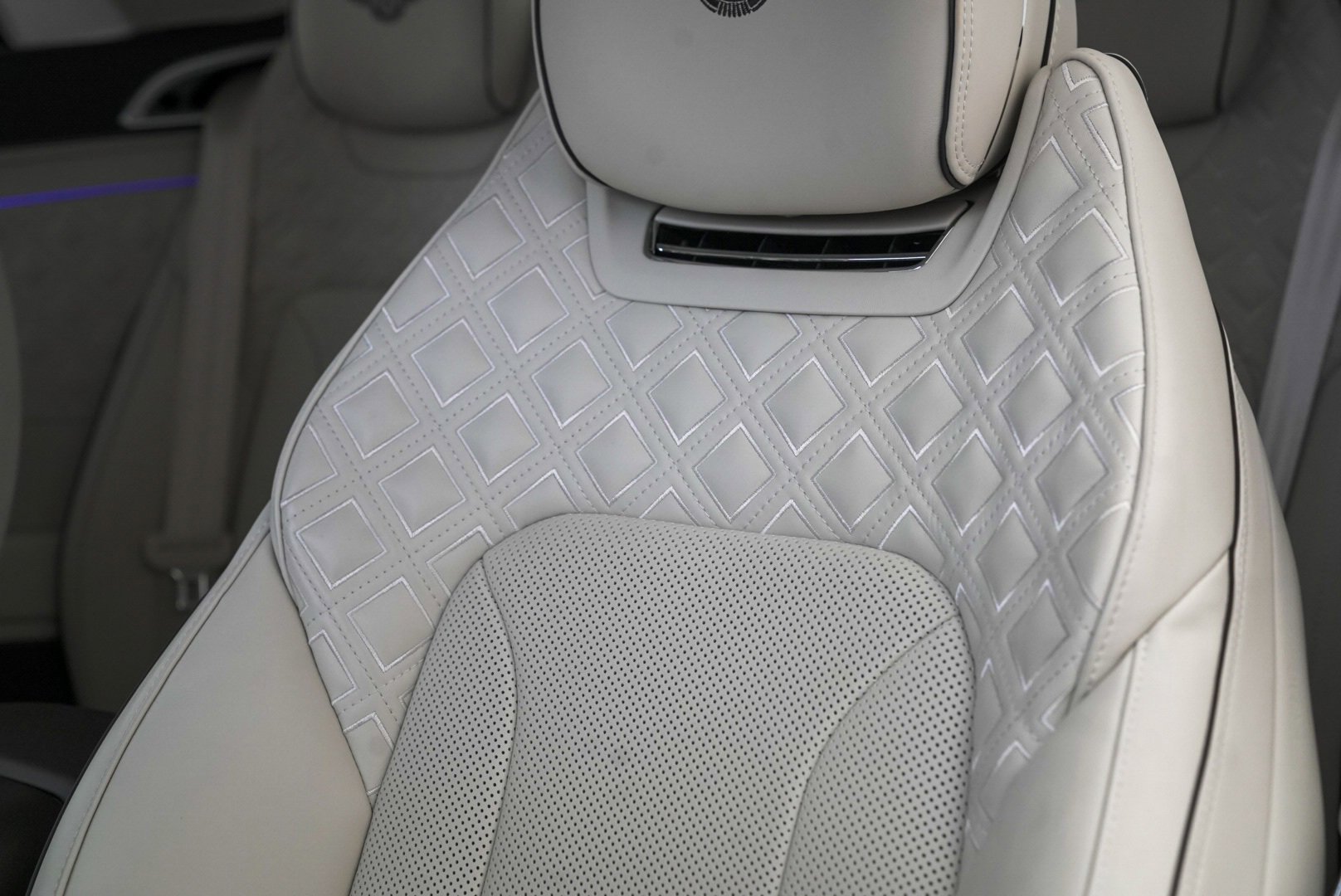 Used 2023 Bentley Continental GT Azure image 6