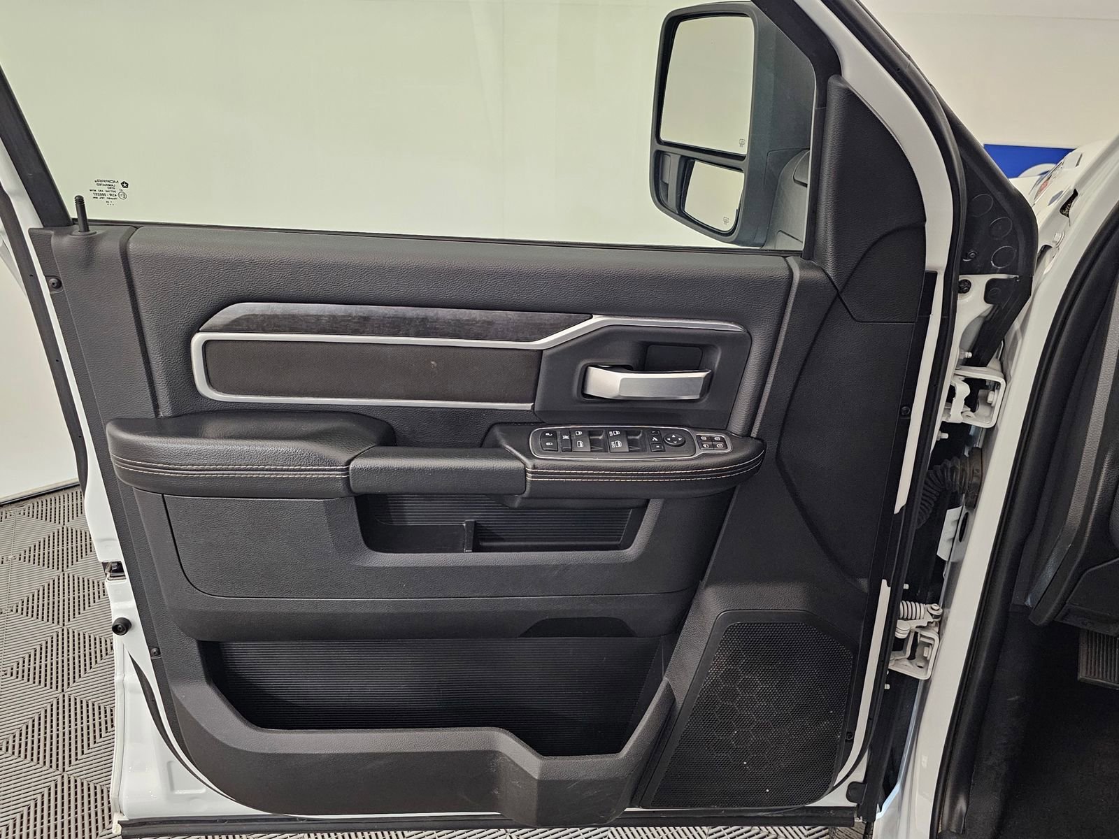 Used 2024 RAM 3500 Big Horn image 10
