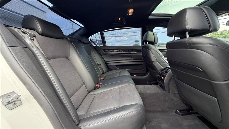 Used 2014 BMW 750Li RWD image 40