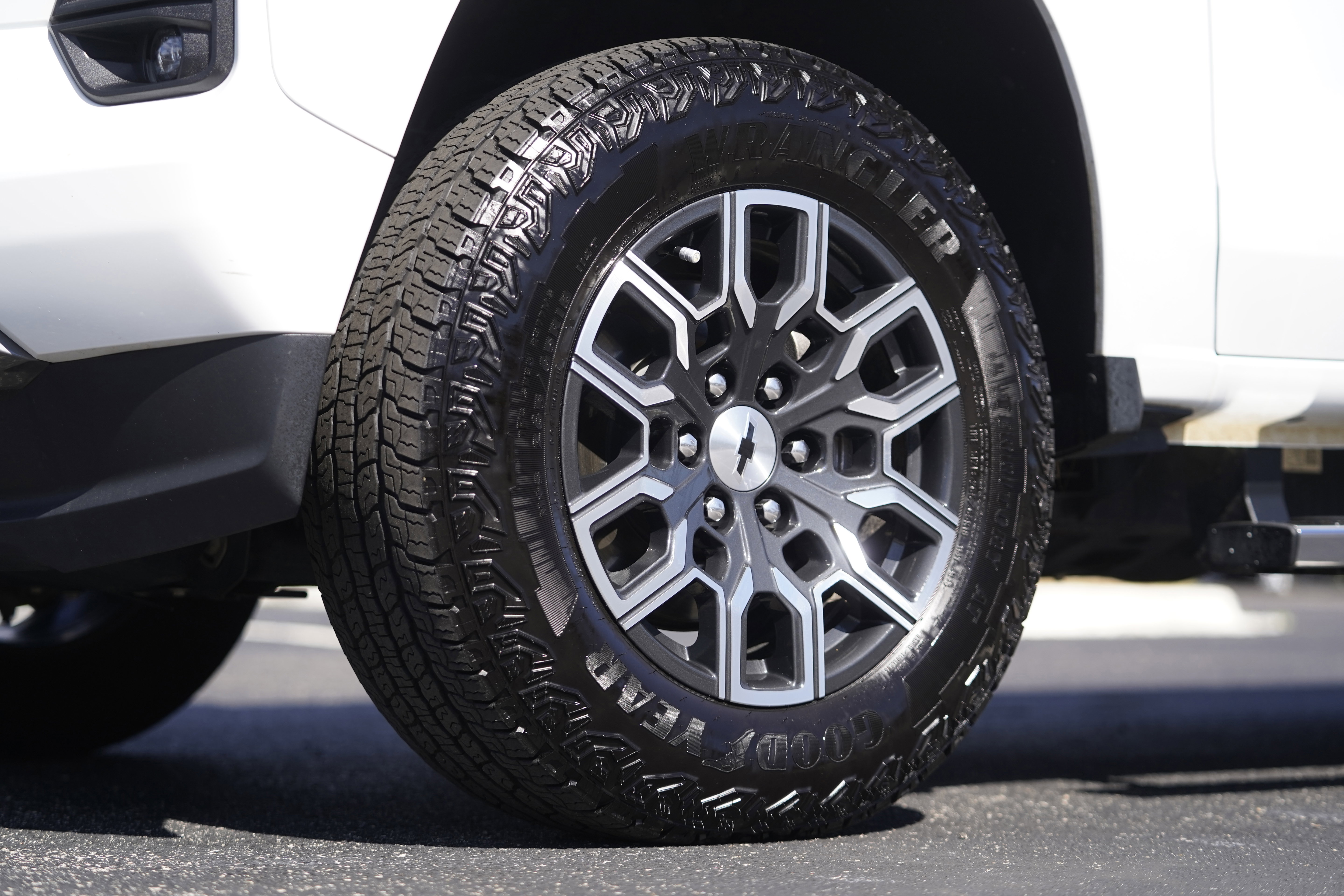 Used 2024 Chevrolet Colorado Z71 w/ Safety Package image 40