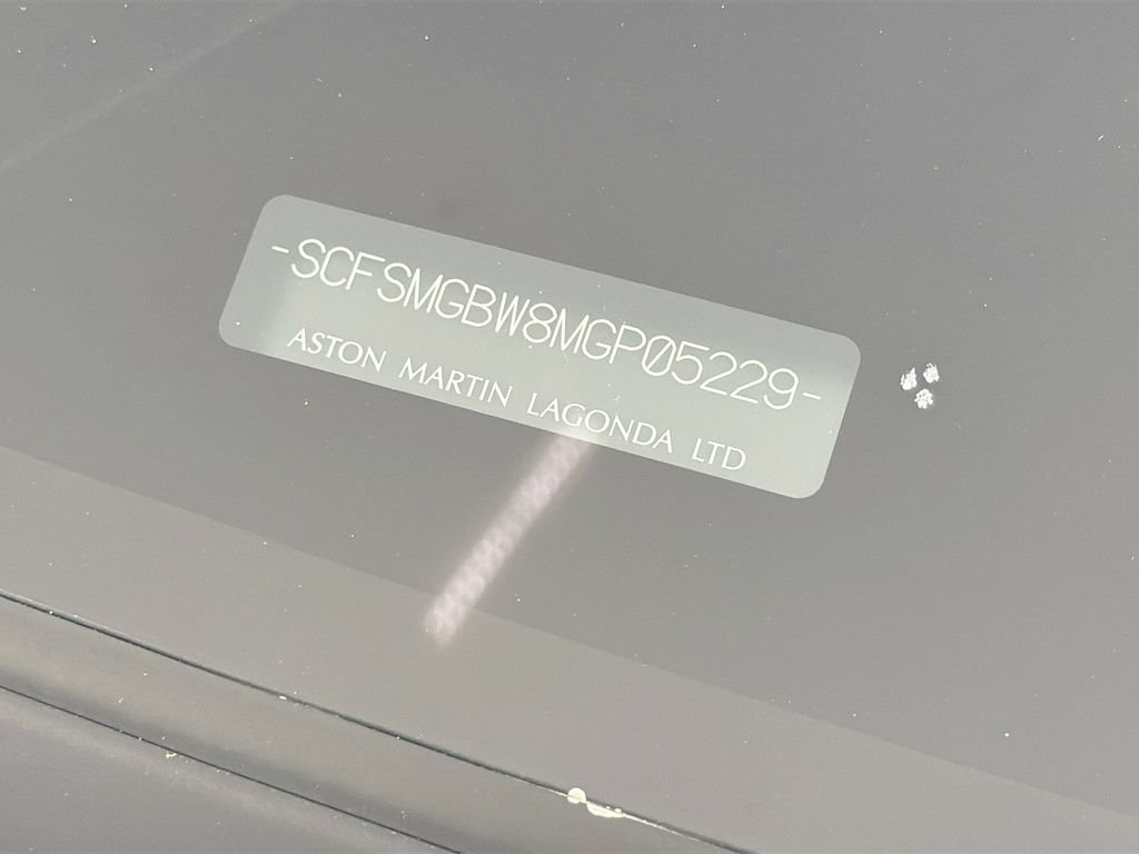 Used 2021 Aston Martin V8 Vantage Roadster RWD image 29