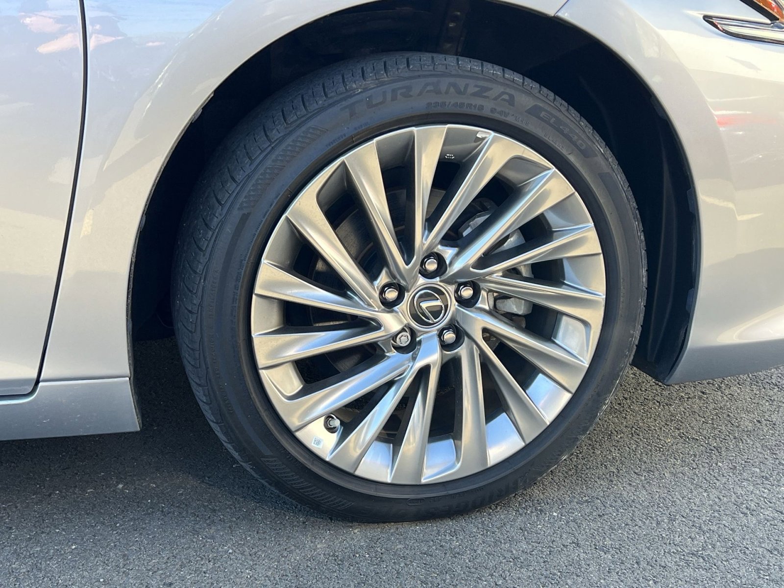 Used 2022 Lexus ES 300h w/ Luxury Package image 12