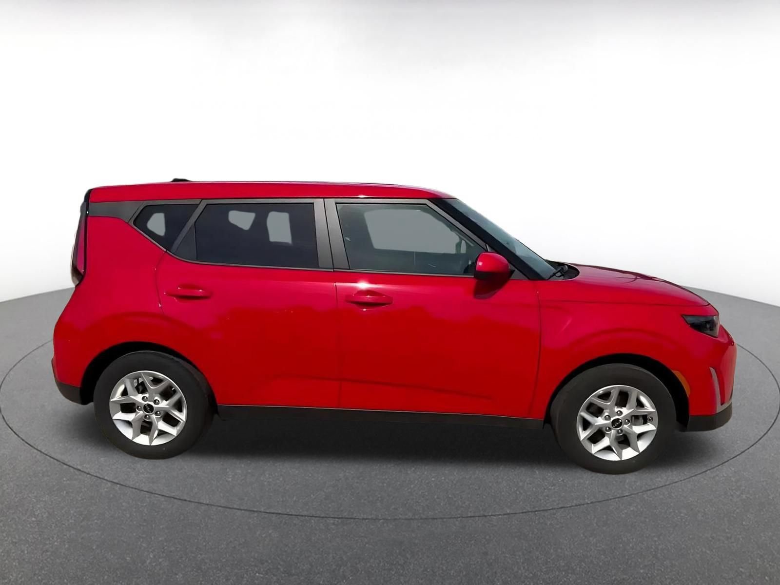 Used 2025 Kia Soul LX w/ LX Technology Package FWD image 14