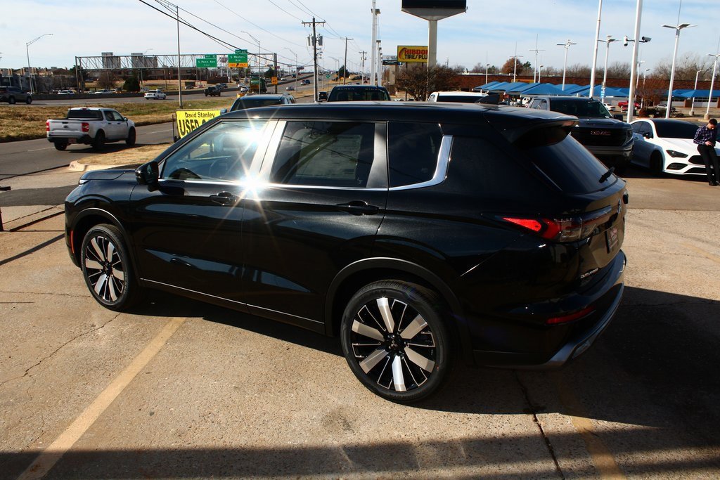 New 2026 Mitsubishi Outlander SE image 12