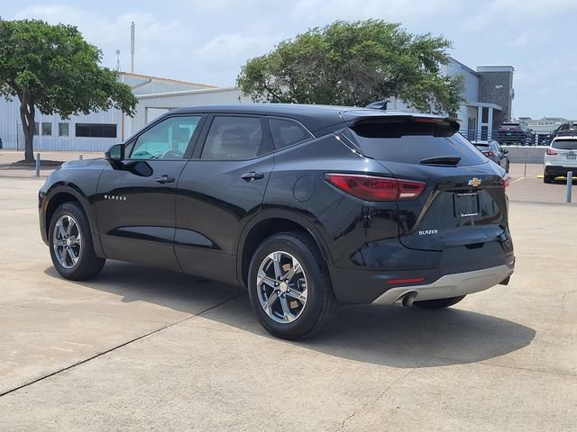 Used 2025 Chevrolet Blazer LT FWD image 3