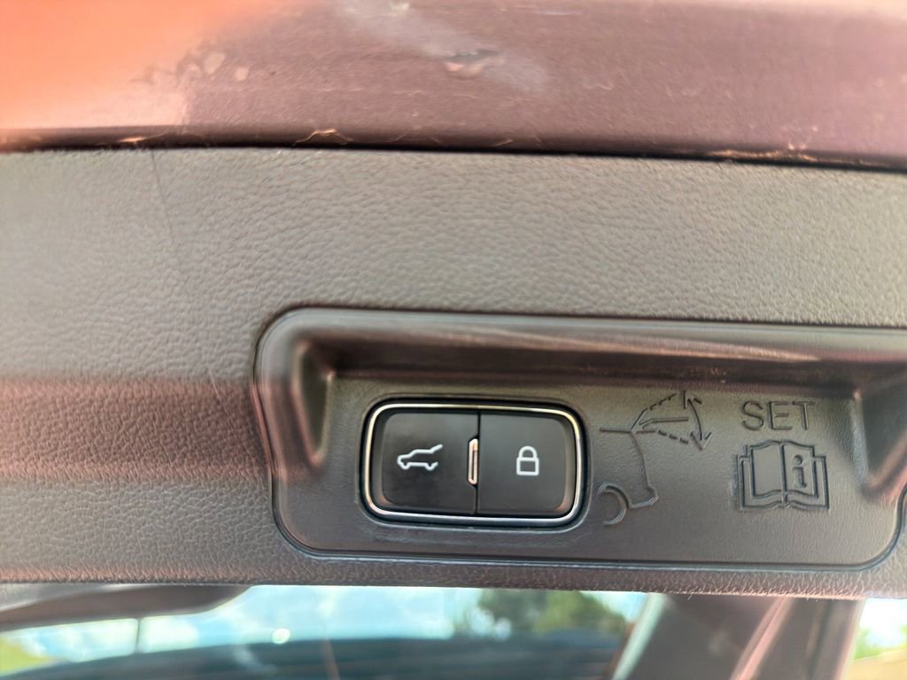 Used 2021 Ford Explorer XLT w/ Equipment Group 202A AWD/4WD image 31