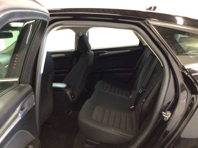 Used 2020 Ford Fusion SE FWD image 22