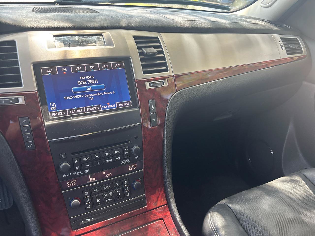 Used 2014 Cadillac Escalade Luxury AWD/4WD image 15