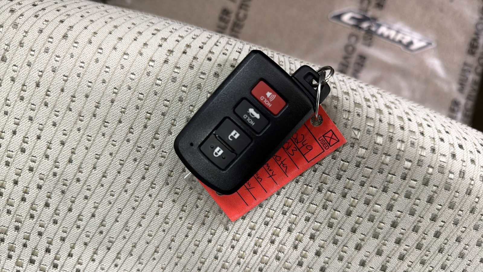 Used 2013 Toyota Camry XLE w/ Convenience Pkg image 32