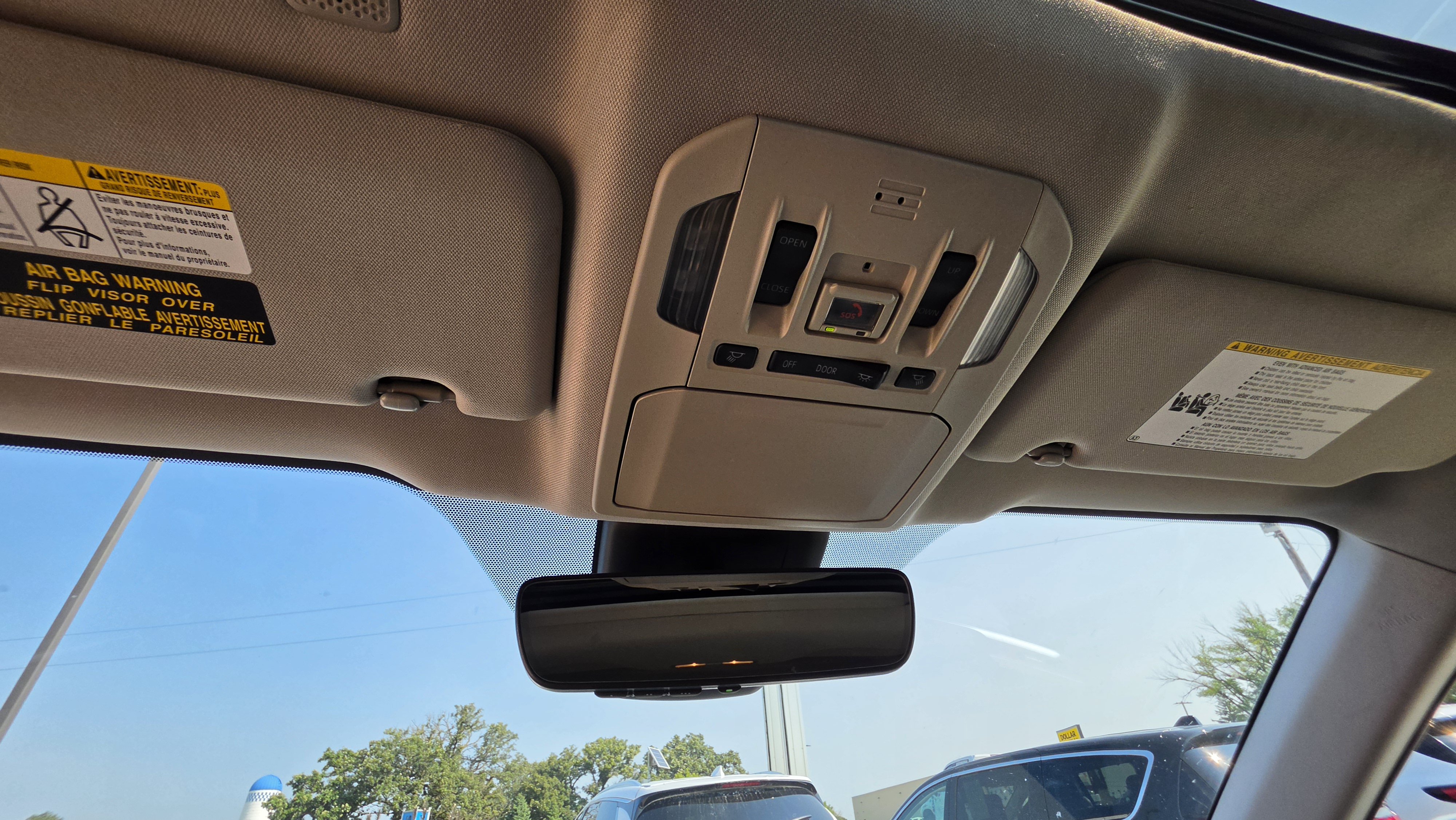 Used 2022 Toyota Highlander XLE AWD/4WD image 16