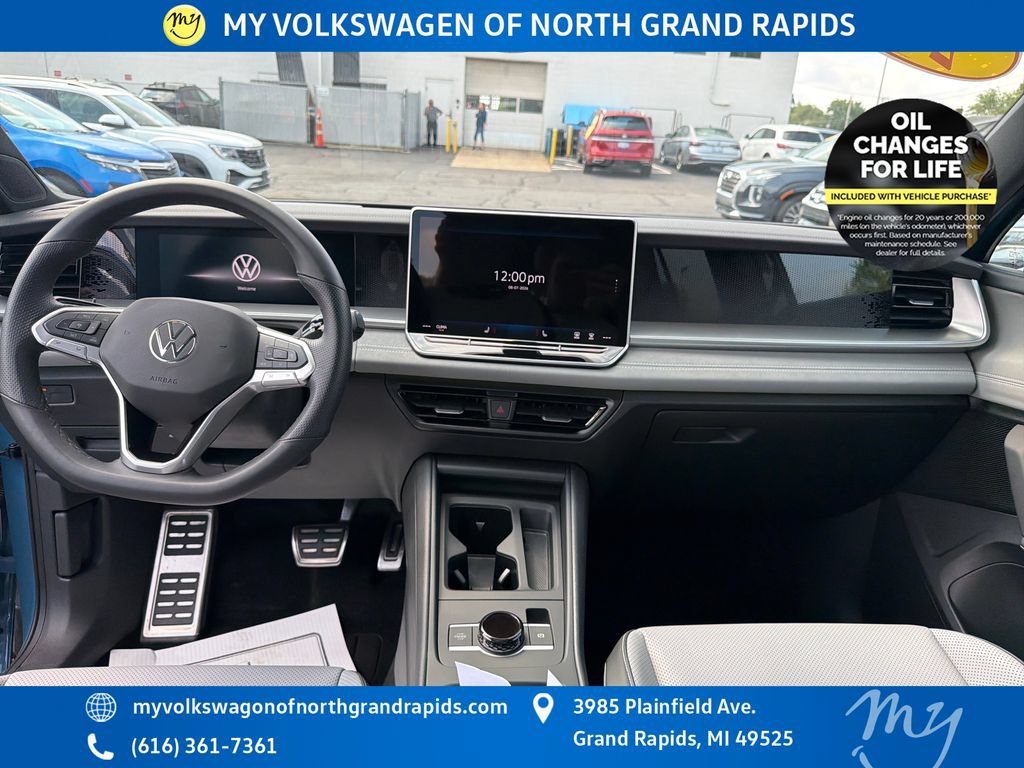 Used 2025 Volkswagen Tiguan SE R-Line AWD/4WD image 13