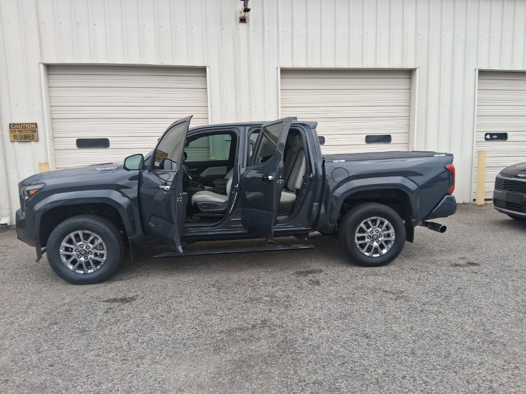 Used 2024 Toyota Tacoma Limited AWD/4WD image 17