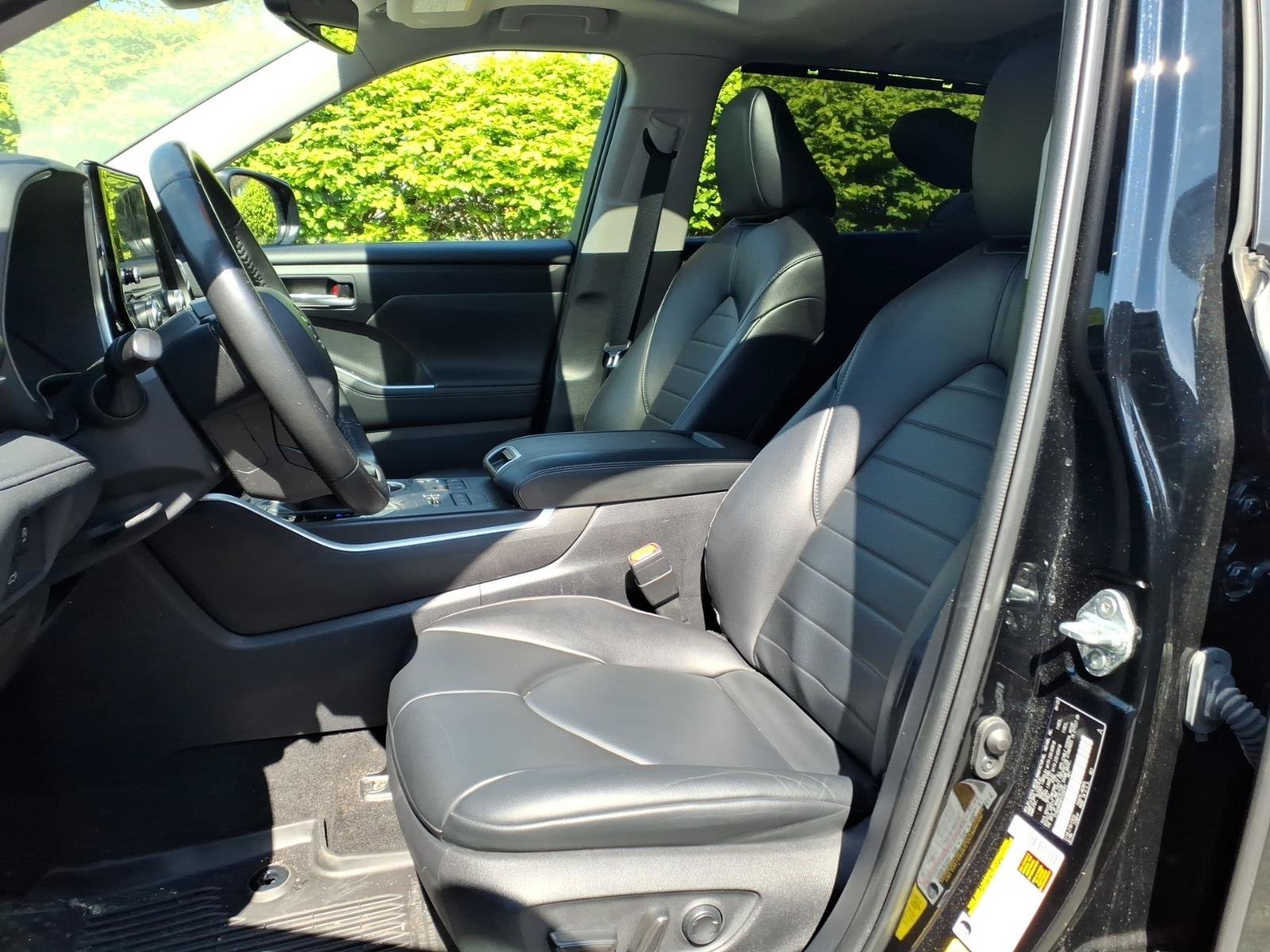 Used 2023 Toyota Highlander XLE AWD/4WD image 11
