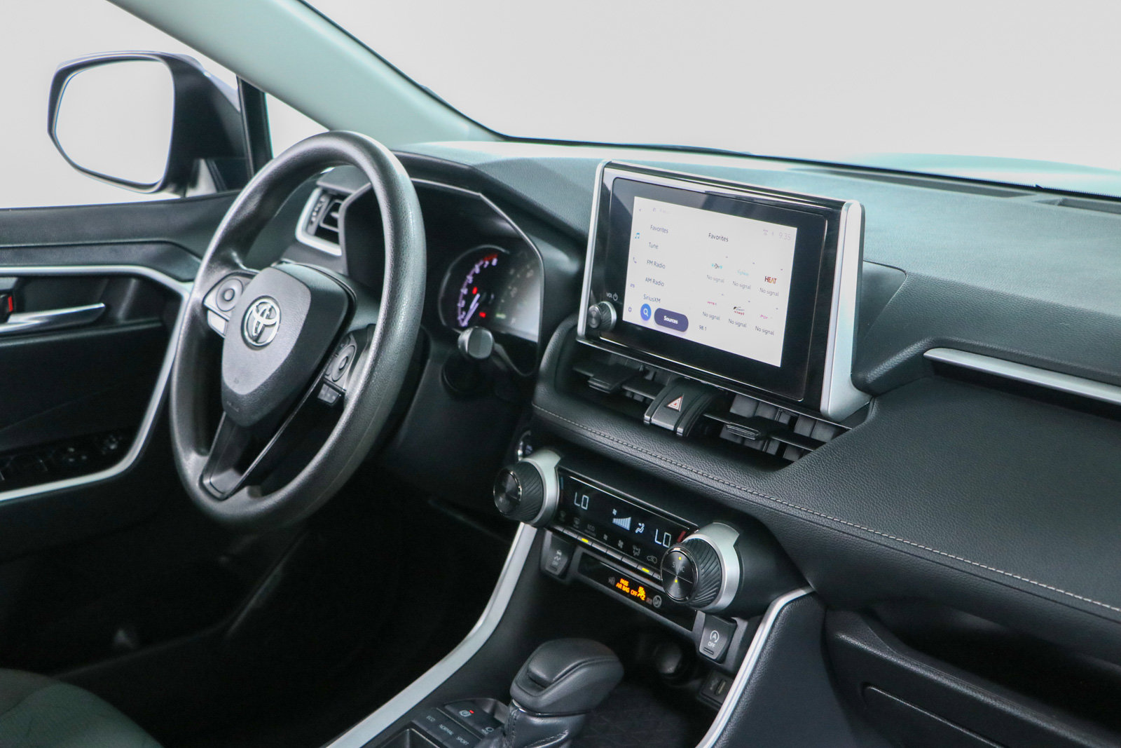 Used 2024 Toyota RAV4 XLE FWD image 26