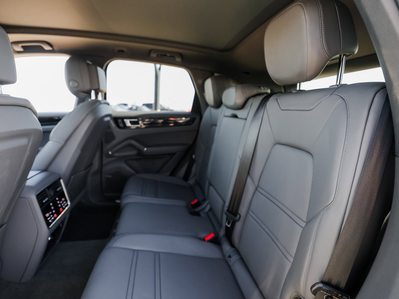 Certified 2022 Porsche Cayenne E-Hybrid image 24