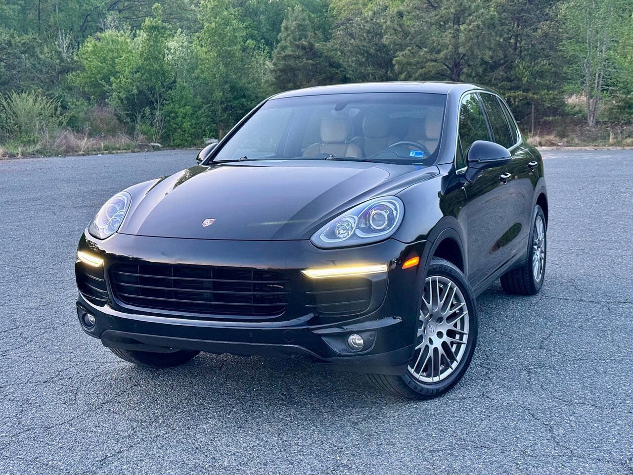 Used 2018 Porsche Cayenne w/ Premium Package AWD/4WD image 3