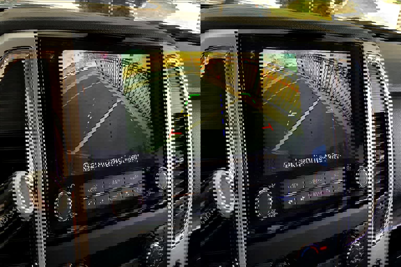 Used 2021 Nissan Titan SV w/ SV Convenience Package image 26