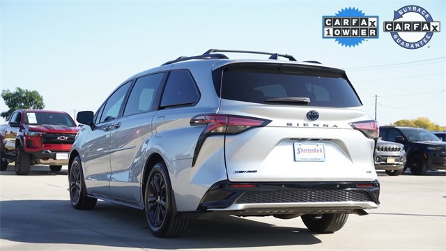 Used 2025 Toyota Sienna XSE w/ XSE Premium Package image 7