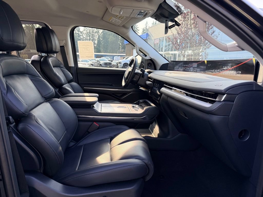 New 2027 Lincoln Navigator L Premier AWD/4WD image 9
