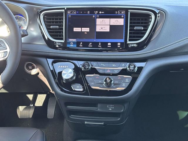 New 2026 Chrysler Pacifica Select image 12