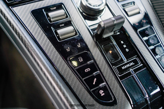 Used 2025 Aston Martin DB12 Coupe RWD image 32