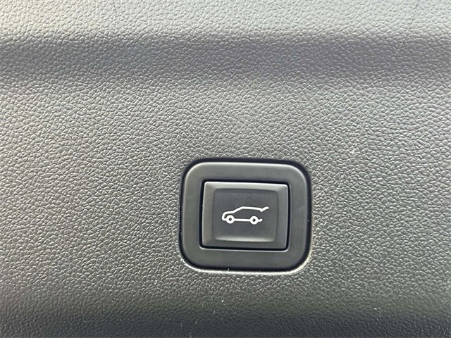 Used 2023 GMC Yukon Denali image 9