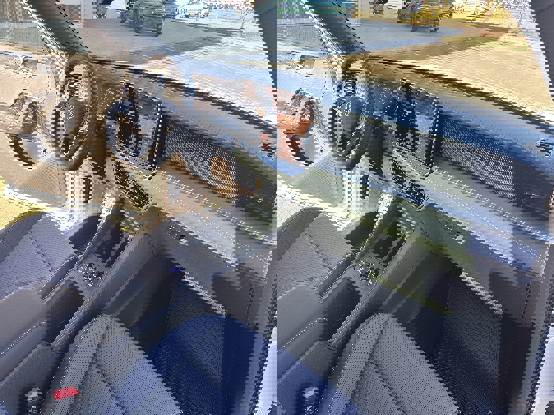 New 2026 Volkswagen Tiguan SE R-Line image 30