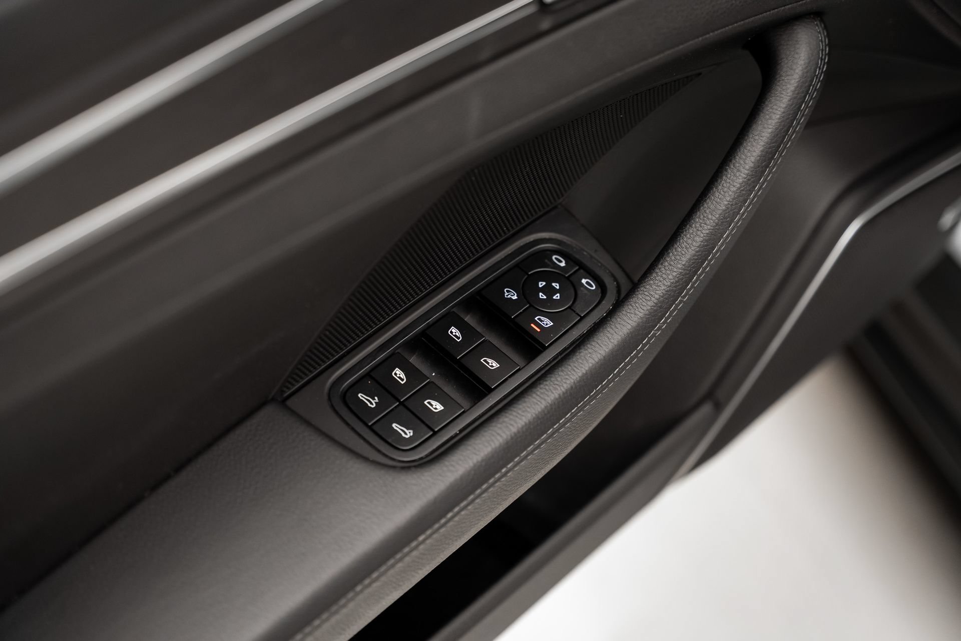 Used 2023 Porsche Panamera 4 AWD/4WD image 58