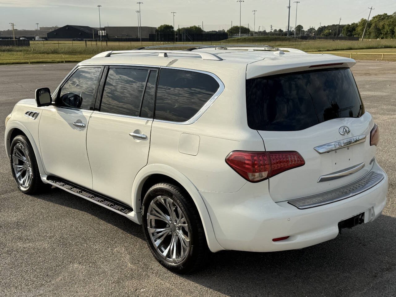 Used 2012 INFINITI QX56 4WD w/ Theater Pkg image 2