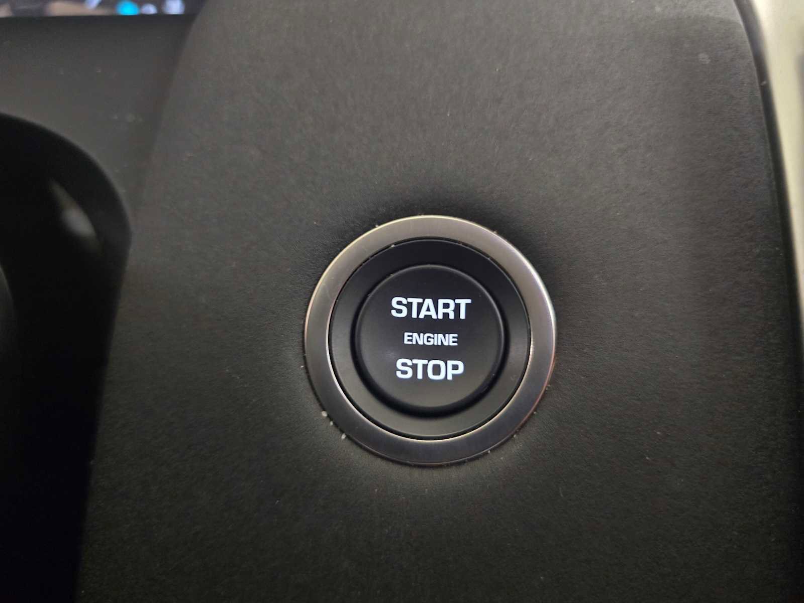 Used 2025 Land Rover Discovery Sport S image 35