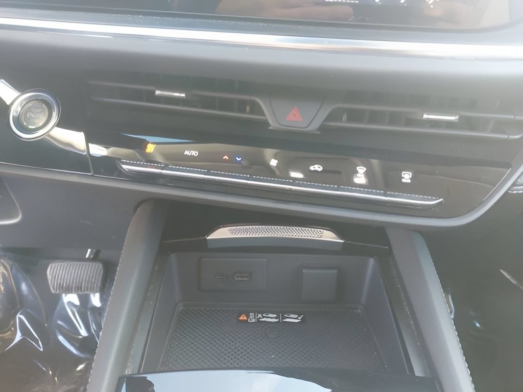 Used 2025 Buick Envision Preferred AWD/4WD image 21