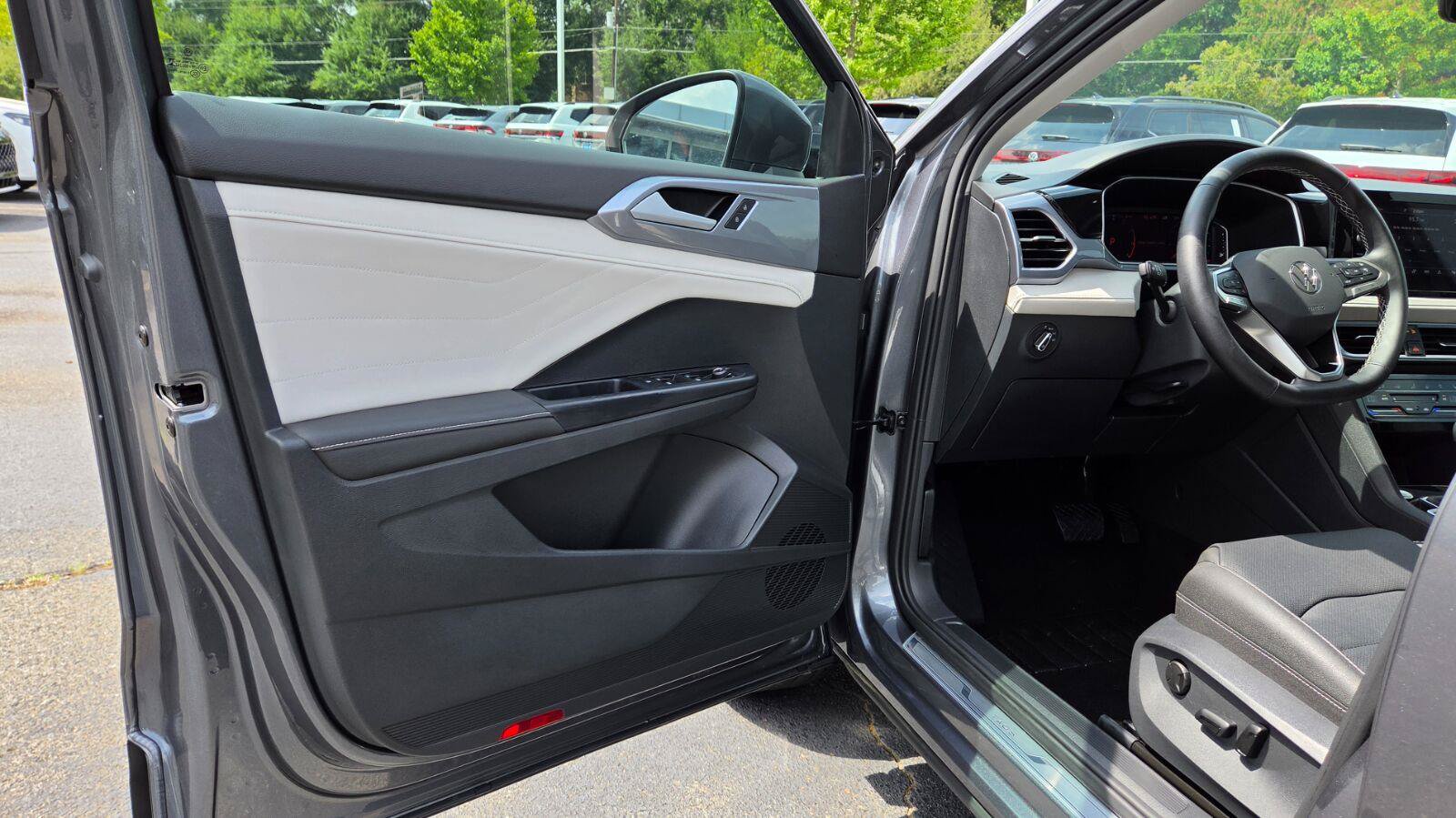 Certified 2025 Volkswagen Taos SEL AWD/4WD image 19