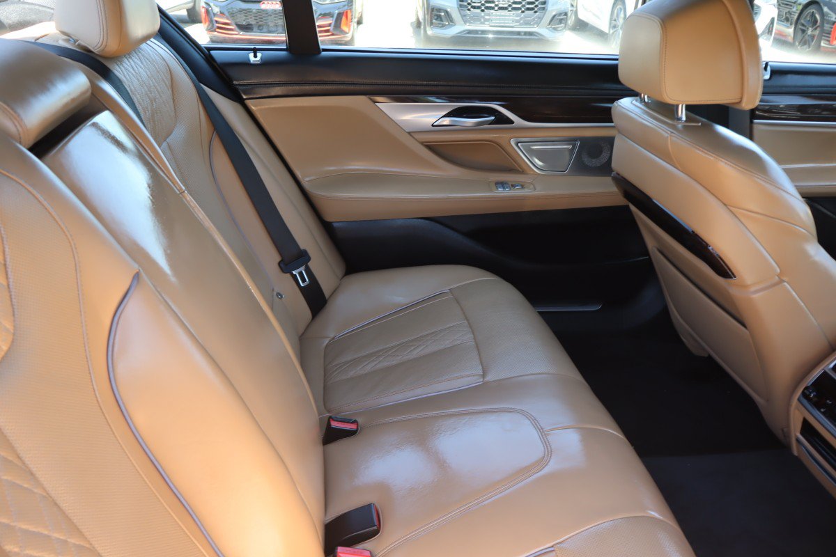 Used 2021 BMW 750i xDrive w/ Executive Package AWD/4WD image 17