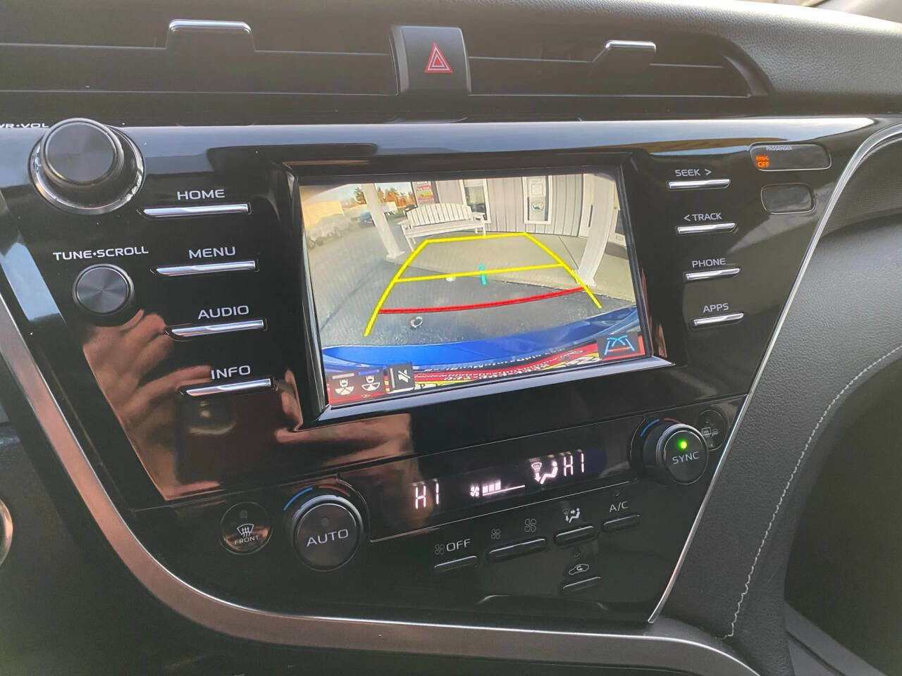Used 2018 Toyota Camry XSE FWD image 17