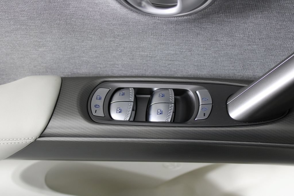Used 2025 Genesis GV60 RWD image 22