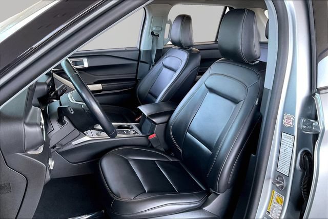 Used 2023 Ford Explorer XLT w/ Equipment Group 202A AWD/4WD image 15
