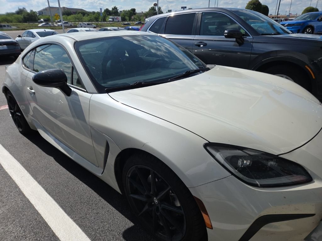 Used 2022 Toyota GR86 Premium RWD image 2