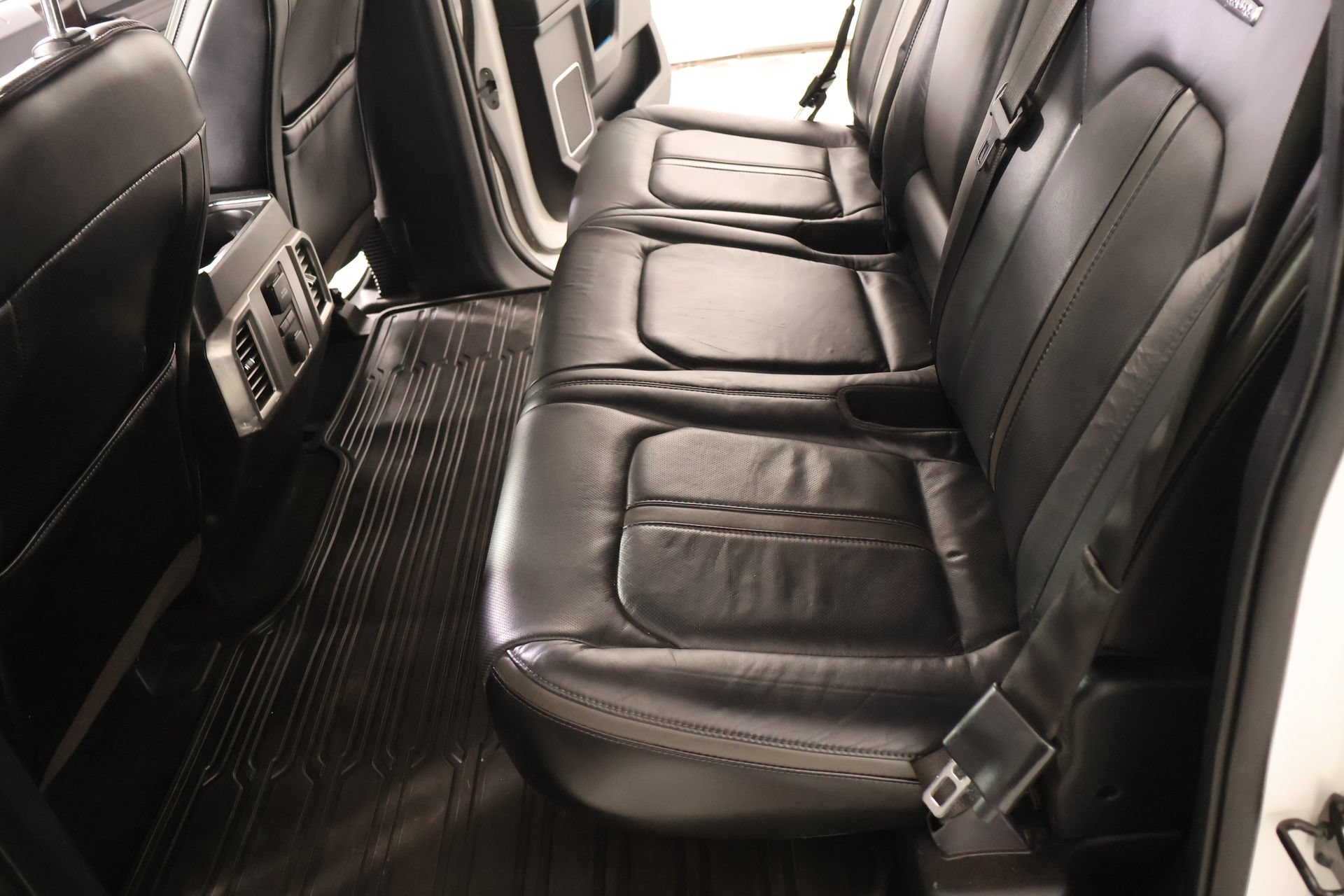 Used 2015 Ford F150 Platinum w/ Equipment Group 701A Luxury AWD/4WD image 14